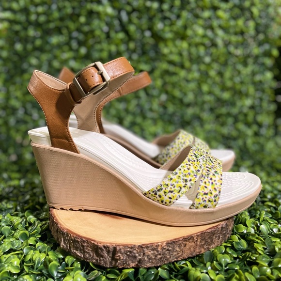 NWOT Crocs 7 Leigh Wedge Sandals - Picture 1 of 12